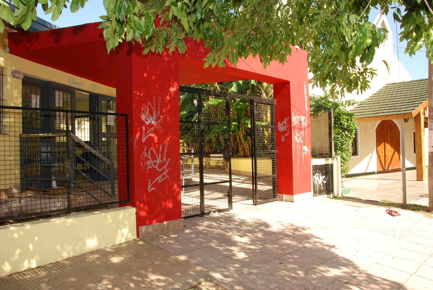 Graffitis en el Centro de Salud de la Paloma. Graffitis en el Centro de Salud de la Paloma.