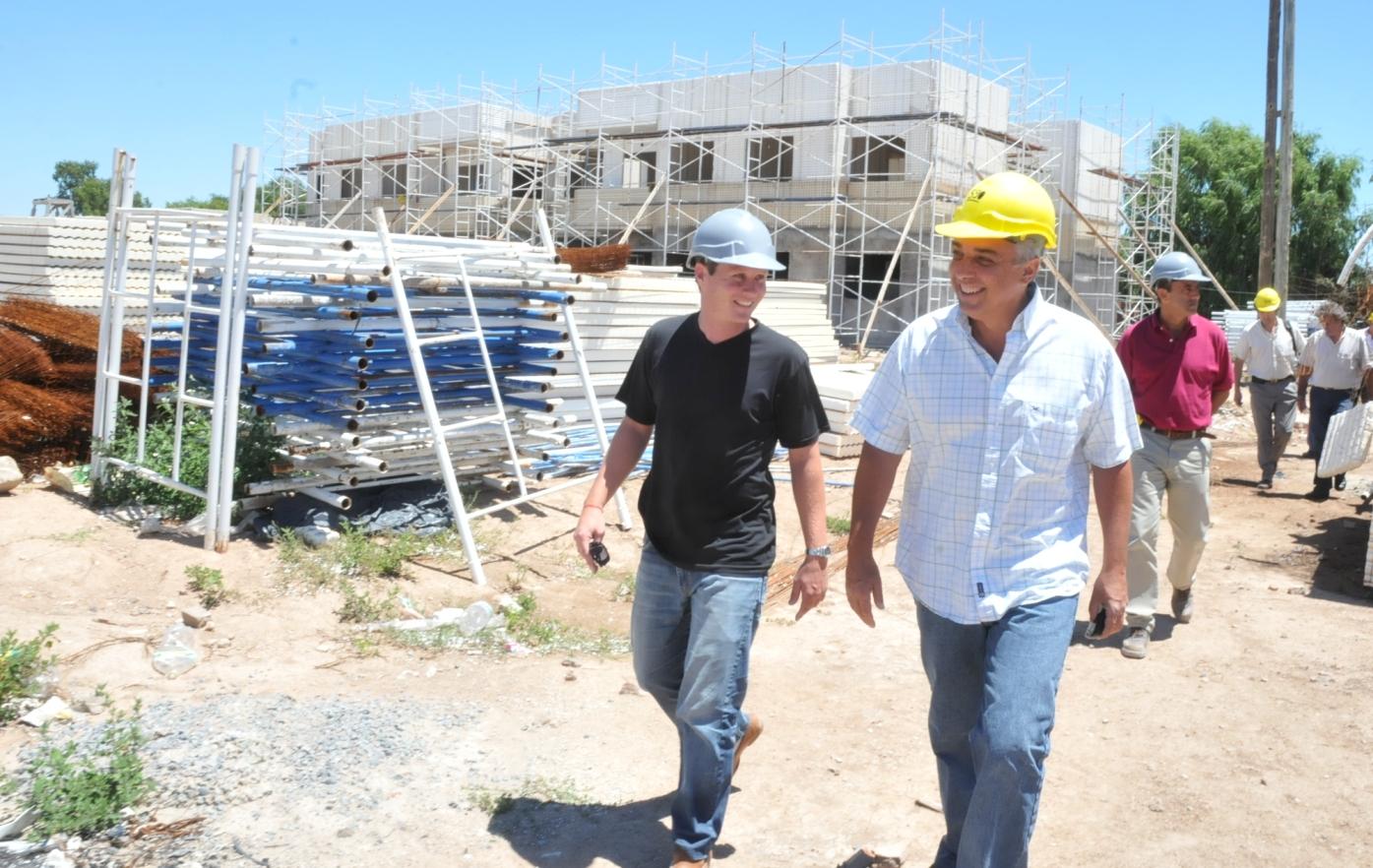 Más y nuevas viviendas para las familias de Tigre. Más y nuevas viviendas para las familias de Tigre.