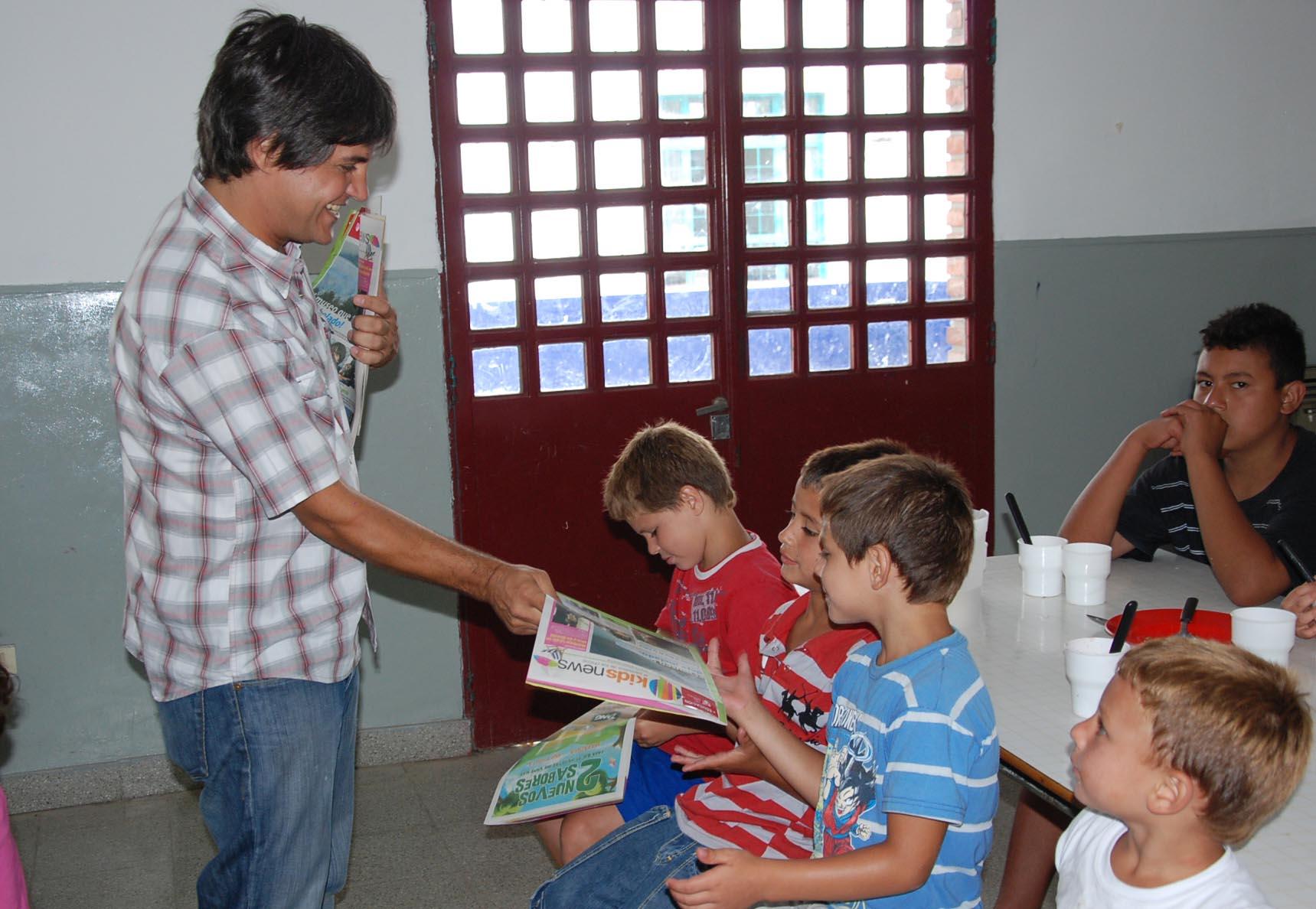 Entrega de material de lectura a escuelas de verano en Tigre Entrega de material de lectura a escuelas de verano en Tigre