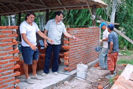 Autoridades de la Secretaría de Promoción Comunitaria recorrieron las obras de la Plaza Deportiva El Zorzal Autoridades de la Secretaría de Promoción Comunitaria recorrieron las obras de la Plaza Deportiva El Zorzal