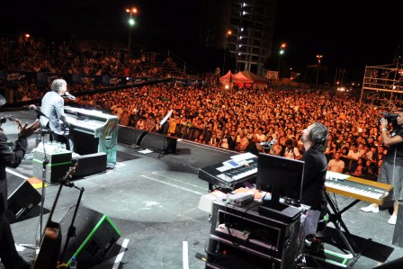 Fito Páez brindó un espectacular show en el playón de Tigre