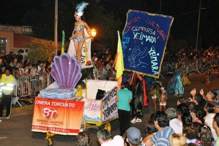 Una multitud disfrutó del inicio de los festejos del carnaval en Benavídez