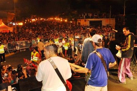 Una multitud disfrutó del inicio de los festejos del carnaval en Benavídez Una multitud disfrutó del inicio de los festejos del carnaval en Benavídez