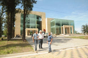 Cariglino recorrió la obra del HCD de Malvinas Argentinas Cariglino recorrió la obra del HCD de Malvinas Argentinas