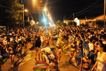 Miles de personas disfrutaron el cierre del carnaval en Tigre Centro Miles de personas disfrutaron el cierre del carnaval en Tigre Centro