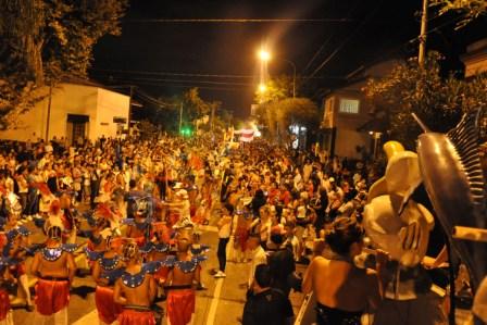 Miles de personas disfrutaron el cierre del carnaval en Tigre Centro Miles de personas disfrutaron el cierre del carnaval en Tigre Centro