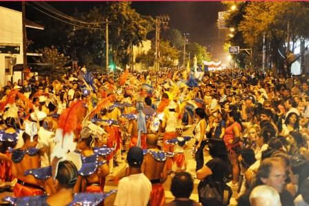 Miles de personas disfrutaron el cierre del carnaval en Tigre Centro Miles de personas disfrutaron el cierre del carnaval en Tigre Centro