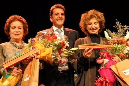 Angelita Marshall, Sergio Massa y Norma Aleandro en el teatro Niní Marshall