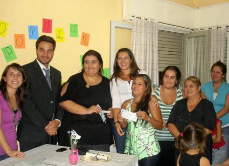 Santiago Cafiero entregó créditos a emprendedores barriales Santiago Cafiero entregó créditos a emprendedores barriales