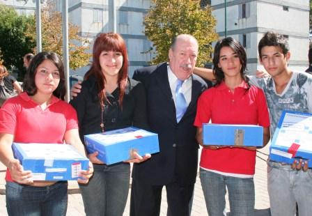 Más de 2.300 alumnos secundarios y docentes ya tienen su netbook en San Fernando Más de 2.300 alumnos secundarios y docentes ya tienen su netbook en San Fernando