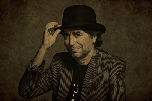 Joaquín Sabina ya tiene una baldosa su homenaje en las calles de Buenos Aires Joaquín Sabina ya tiene una baldosa su homenaje en las calles de Buenos Aires
