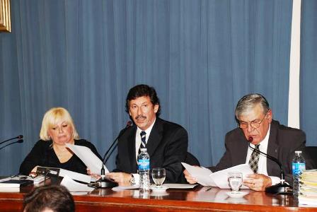Posse, junto a la titular del HCD, Rita Kuzis y el secretario del cuerpo, en la apertura de sesiones Posse, junto a la titular del HCD, Rita Kuzis y el secretario del cuerpo, en la apertura de sesiones