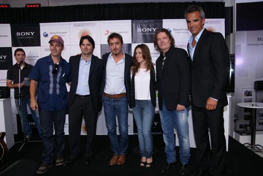 Soledad, Johansen y Mateos participaron en lanzamiento de disco a beneficio de Japón Soledad, Johansen y Mateos participaron en lanzamiento de disco a beneficio de Japón