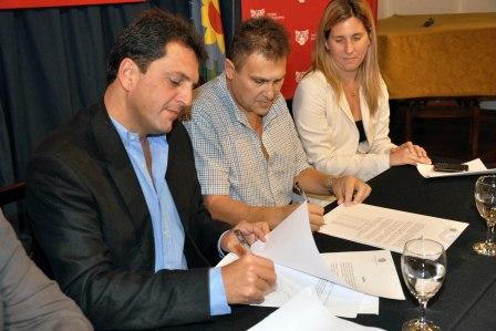 Massa y Cabral firman el aumento Massa y Cabral firman el aumento