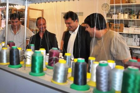 Massa visitó la fábrica de indumentaria Rever Pass Massa visitó la fábrica de indumentaria Rever Pass