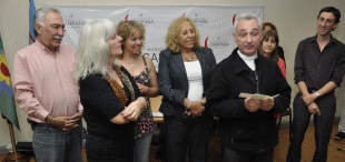 Entregan subsidios a vecinos e instituciones de Campana Entregan subsidios a vecinos e instituciones de Campana