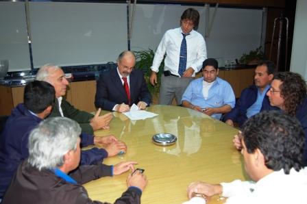 Tras un acuerdo en el Ministerio de Trabajo choferes de la Línea 60 levantan el paro desde esta noche Tras un acuerdo en el Ministerio de Trabajo choferes de la Línea 60 levantan el paro desde esta noche