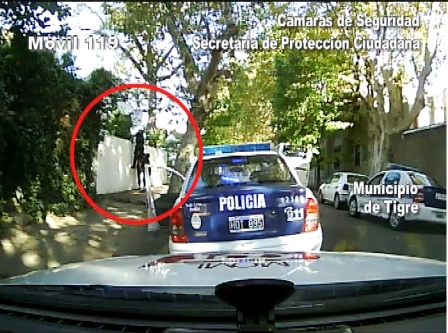 Las cámaras de Tigre atrapan a un lisiado que robaba colgado por los techos Las cámaras de Tigre atrapan a un lisiado que robaba colgado por los techos