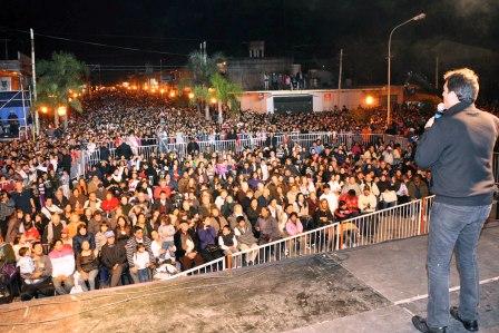 Gran fiesta por el 82º aniversario de Benavídez (Massa ante una multitud en Benavidez) 