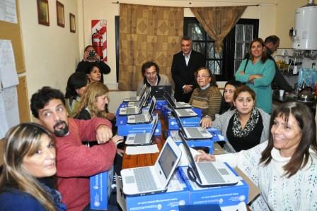 Más alumnos de Tigre reciben sus Netbooks Más alumnos de Tigre reciben sus Netbooks