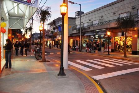 Massa inauguró un renovado centro comercial en Don Torcuato
