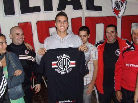 Erik Lamela visitó la Filial San Isidro de River Plate Erik Lamela visitó la Filial San Isidro de River Plate