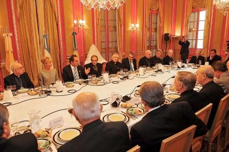 El gobernador bonaerense, Daniel Scioli, con los obispos bonaerenses El gobernador bonaerense, Daniel Scioli, con los obispos bonaerenses