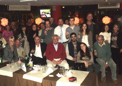 brindis con los participantes del encuentro de Acción Comunal que se realizó el jueves por la noche en una céntrica confitería de General Pacheco brindis con los participantes del encuentro de Acción Comunal que se realizó el jueves por la noche en una céntrica confitería de General Pacheco