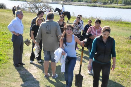 Los jóvenes de Tigre plantaron más de 600 árboles Los jóvenes de Tigre plantaron más de 600 árboles