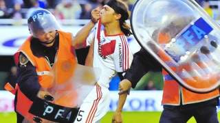 Policía denuncia a Matías Almeyda por lesiones en el último súperclásico Policía denuncia a Matías Almeyda por lesiones en el último súperclásico