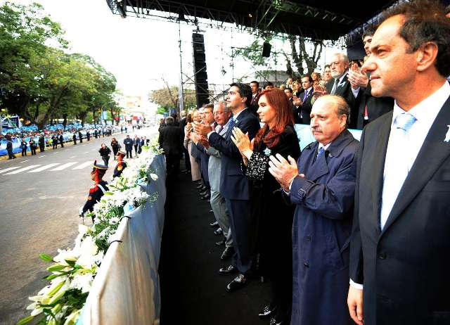 Scioli al participar en Resistencia, Chaco, del acto central por el 201º aniversario de la Revolución de Mayo Scioli al participar en Resistencia, Chaco, del acto central por el 201º aniversario de la Revolución de Mayo