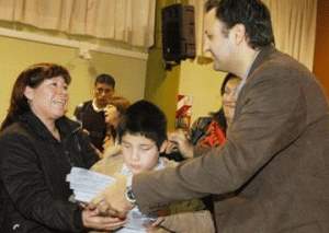 Daniel Ivoskus entregó libros en braile a instituciones de San martín Daniel Ivoskus entregó libros en braile a instituciones de San martín