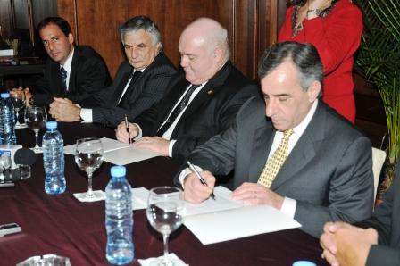 Importante firma de convenio entre Malvinas Argentinas y la UBA Importante firma de convenio entre Malvinas Argentinas y la UBA