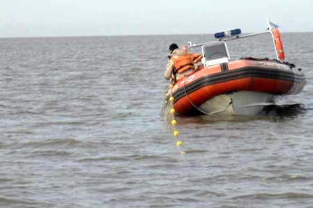 Un muerto y cuatro desaparecidos tras un naufragio en el río Paraná