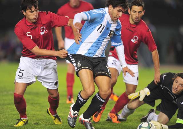 Argentina jugó de a ratos y con eso le alcanzó para ganarle a Albania - Tévez