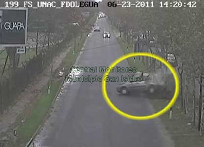 Una persecución terminó con un automóvil chocando contra el hipódromo de San Isidro Una persecución terminó con un automóvil chocando contra el hipódromo de San Isidro