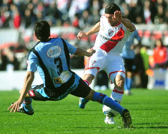 River perdió la categoría y en su cancha escribió la página más triste de su historia River perdió la categoría y en su cancha escribió la página más triste de su historia