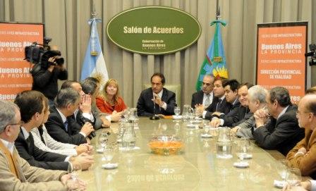 Scioli presentó un proyecto para terminar y modernizar la Ruta 6 Scioli presentó un proyecto para terminar y modernizar la Ruta 6