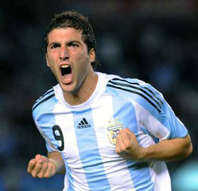 Copa America: Higuaín será titular el lunes frente a Costa Rica Copa America: Higuaín será titular el lunes frente a Costa Rica