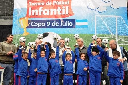 Cientos de chicos vivieron la Copa 9 de Julio en Tigre Cientos de chicos vivieron la Copa 9 de Julio en Tigre