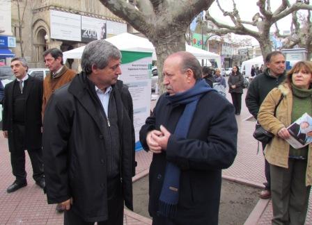 Amieiro y González compartieron una recorrida con vecinos en San Fernando Amieiro y González compartieron una recorrida con vecinos en San Fernando