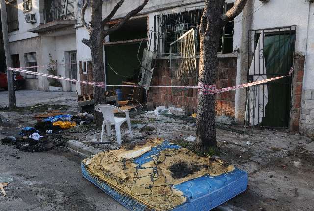 La explosión de una garrafa provocó el incendio y derrumbe de una casa en Villa Martelli La explosión de una garrafa provocó el incendio y derrumbe de una casa en Villa Martelli