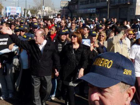Multitudinaria caminata de Osvaldo Amieiro por las calles de Virreyes Multitudinaria caminata de Osvaldo Amieiro por las calles de Virreyes