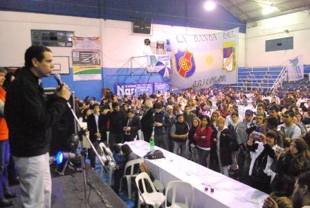 Leo Rial lanzó su candidatura ante más de mil personas en Villa Adelina Leo Rial lanzó su candidatura ante más de mil personas en Villa Adelina