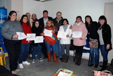 Más de 50 vecinos recibieron los diplomas de Fortalecimiento de emprendedores y pintura de obra Más de 50 vecinos recibieron los diplomas de Fortalecimiento de emprendedores y pintura de obra