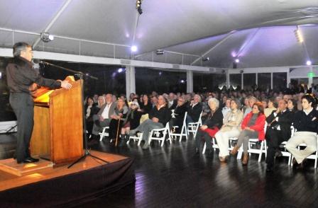 Anoche, el Intendente municipal Jesús Cariglino, brindó una charla informativa sobre presente y futuro del municipio de Malvinas Argentinas Anoche, el Intendente municipal Jesús Cariglino, brindó una charla informativa sobre presente y futuro del municipio de Malvinas Argentinas