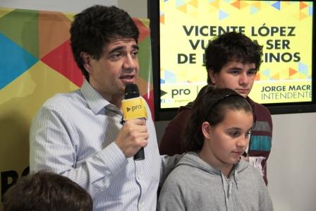 Jorge Macri junto a sus hijos durante el anuncio de su victoria Jorge Macri junto a sus hijos durante el anuncio de su victoria