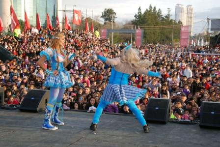 Panam cerró el festejo con sus canciones, divirtiendo a todas las familias presentes Panam cerró el festejo con sus canciones, divirtiendo a todas las familias presentes