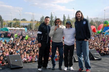 Panam cerró el festejo con sus canciones, divirtiendo a todas las familias presentes Panam cerró el festejo con sus canciones, divirtiendo a todas las familias presentes