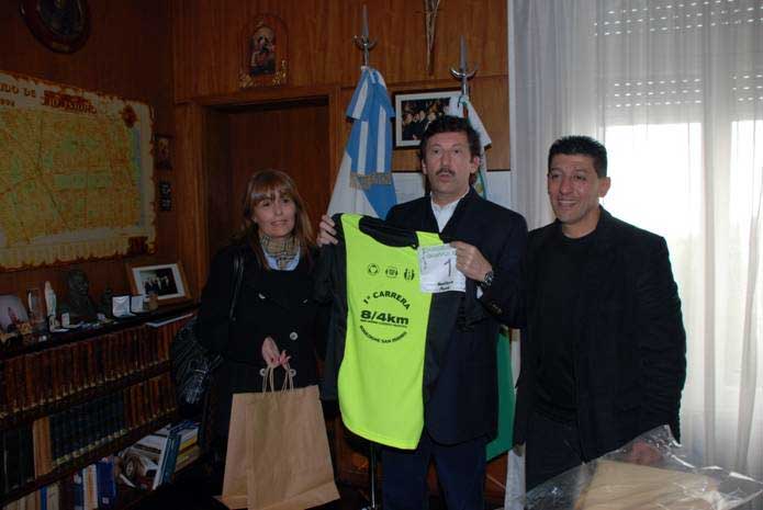 El intendente Posse recibió a los organizadores de la maratón Boulogne Corre El intendente Posse recibió a los organizadores de la maratón Boulogne Corre